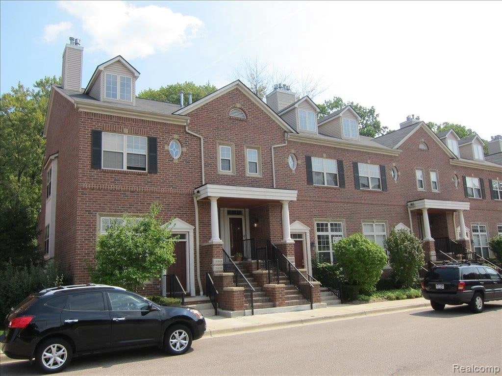 Primary Photo - 16942 Farmington Rd