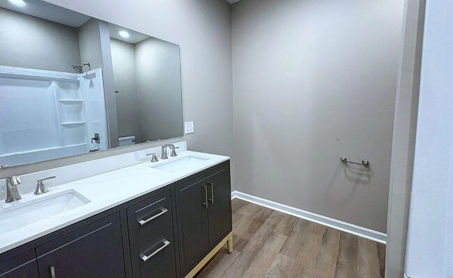 Foto del edificio - NEW LISITING