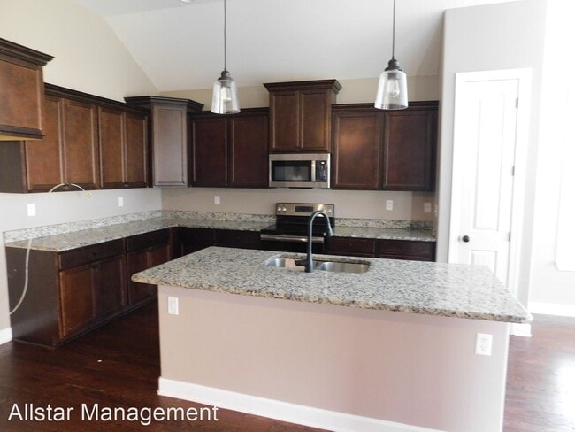 Building Photo - 5 br, 3 bath House - 3046 Pinetree Loop N ...