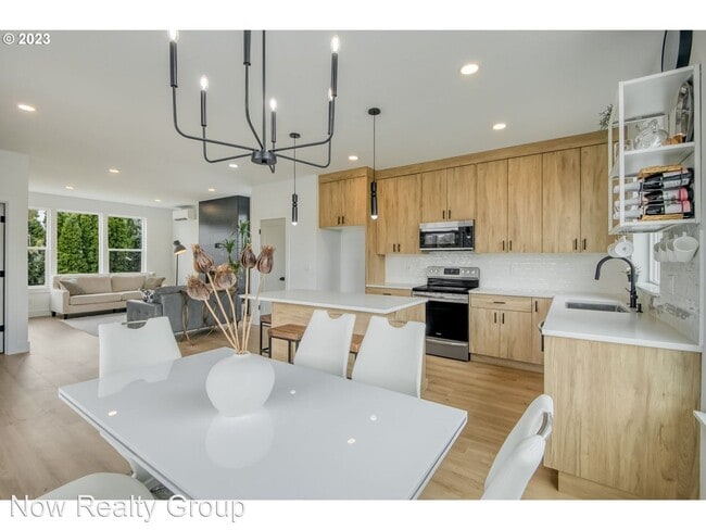 Building Photo - 3 br, 2.5 bath House - 6511 N Boston Ave