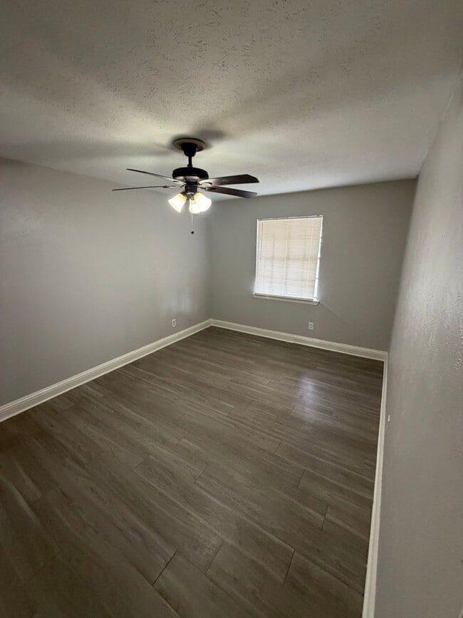 Foto del edificio - 425 Price Dr