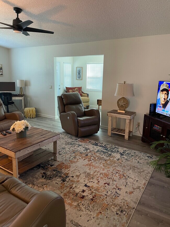 Foto del edificio - 753 Turnberry Ln