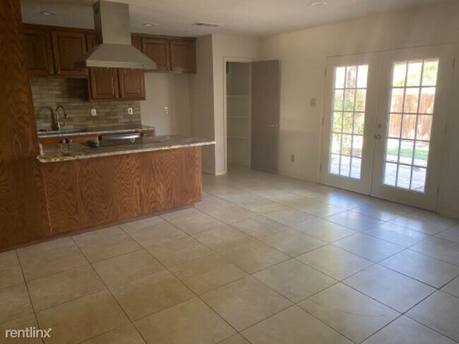 Building Photo - 4 br, 2 bath House - 416 Everest