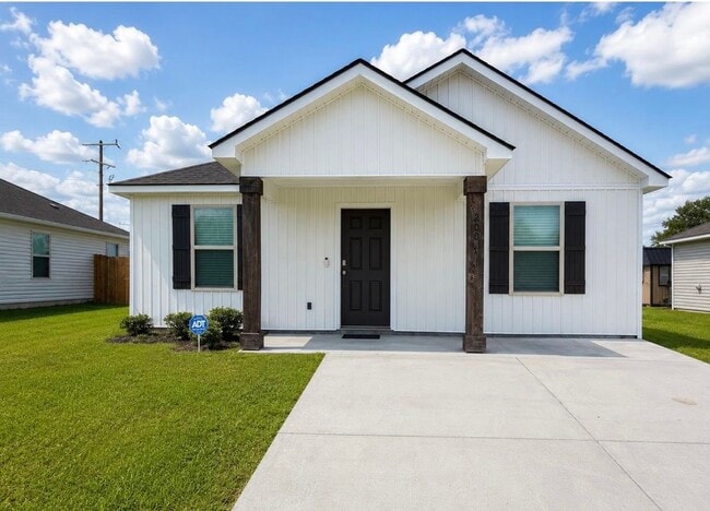 Building Photo - 200 Benjamin Dr