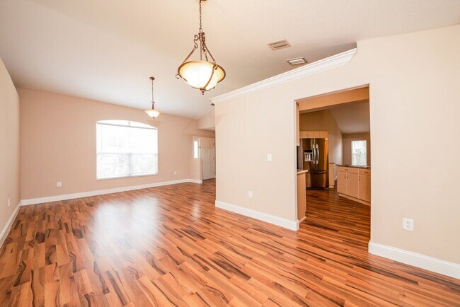 Building Photo - 3410 30th Ln E