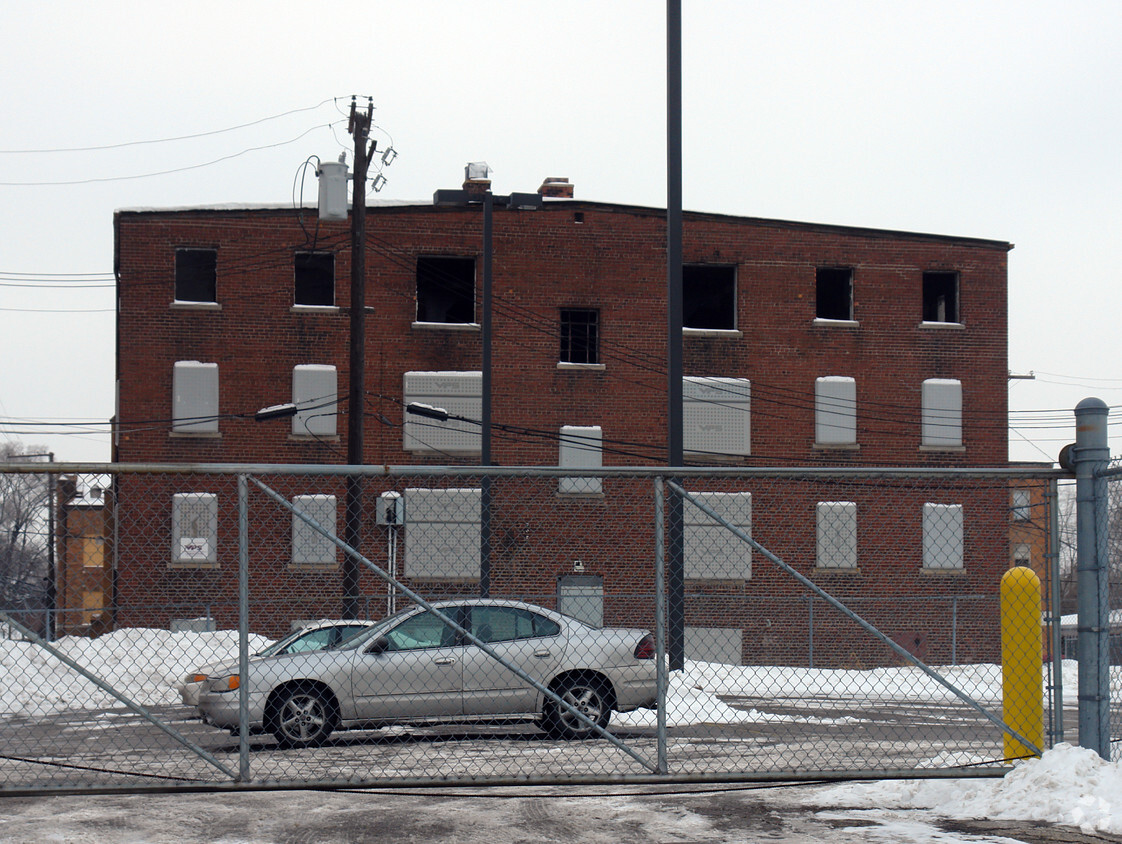 Building Photo - 18036 Schoenherr St