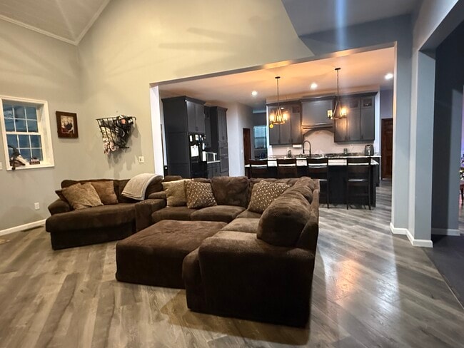 Building Photo - 439 Chloe Rd