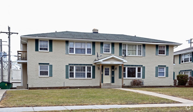 Building Photo - Green Townhouses