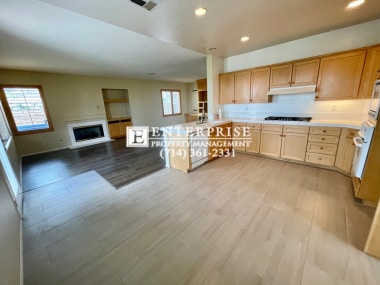 Building Photo - Stunning Spacious Home with Views (16376 S...
