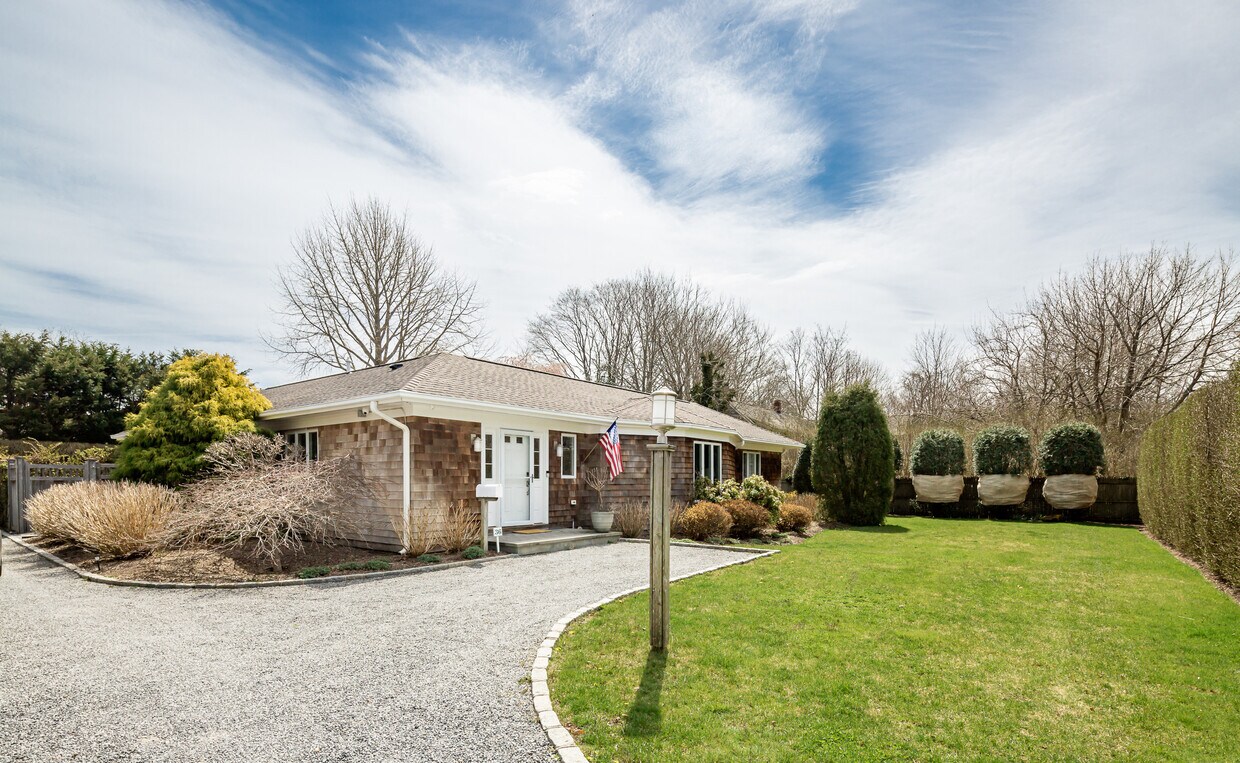 36 Corrigan St, Southampton, NY 11968 House for Rent in Southampton