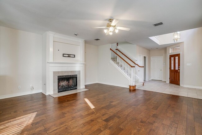 Foto del edificio - Amazing Town Home in Arlington Heights- We...