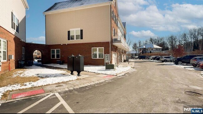 Building Photo - 54 Landmark Ln