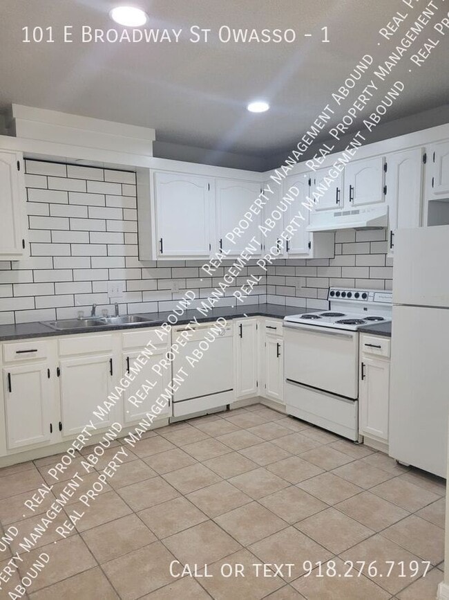 Foto del edificio - 101 E Broadway St