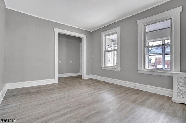 Building Photo - 35 Chester Ave