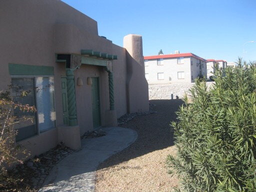 Primary Photo - 1580 S Telshor Blvd