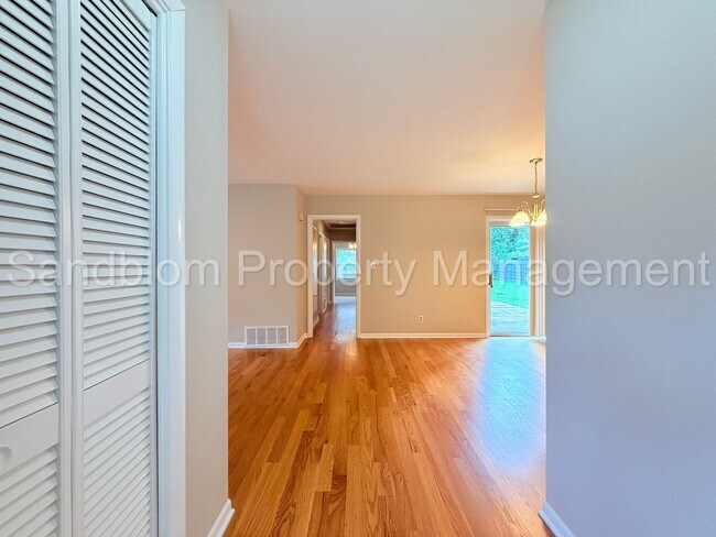 Foto del edificio - FOR LEASE | Midtown Tulsa | Available NOW!