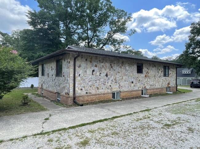Building Photo - 3881 Strawberry Plains Rd