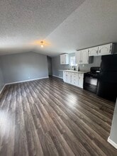 Building Photo - 210 Bluff St