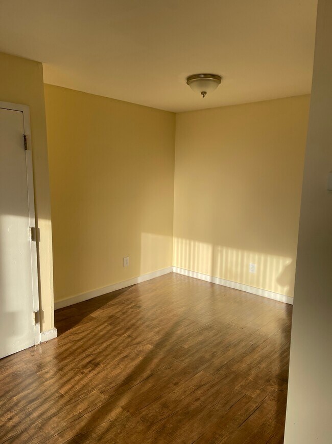 Building Photo - 1513 Hobson Dr