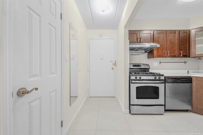 Foto del edificio - 135-08 82nd Ave