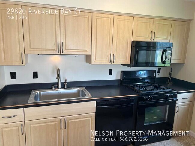 Foto del edificio - 29820 Riverside Bay Ct