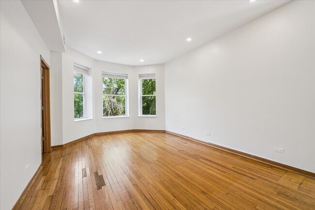 Foto del edificio - 2751 W Logan Blvd
