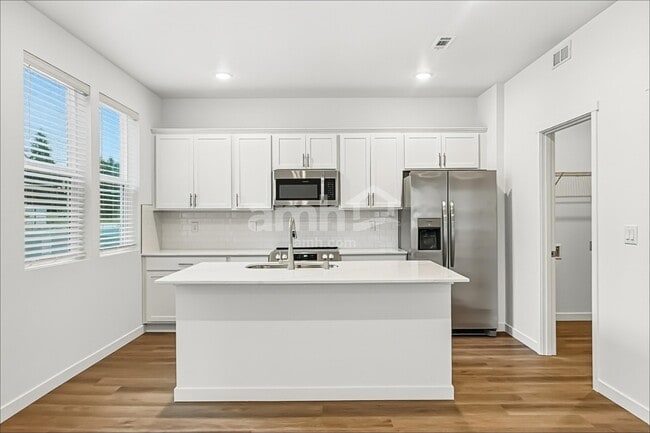 Building Photo - 8023 Verona Lp SW