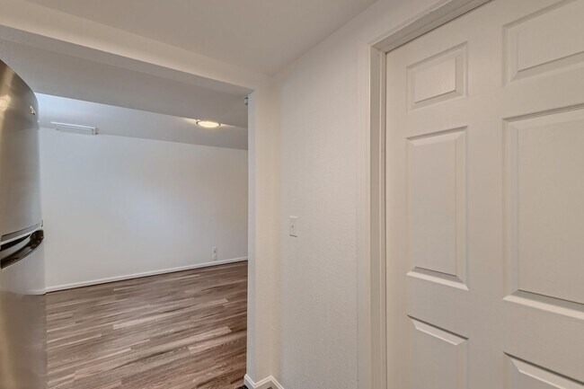 Building Photo - 1641 Phillips Dr