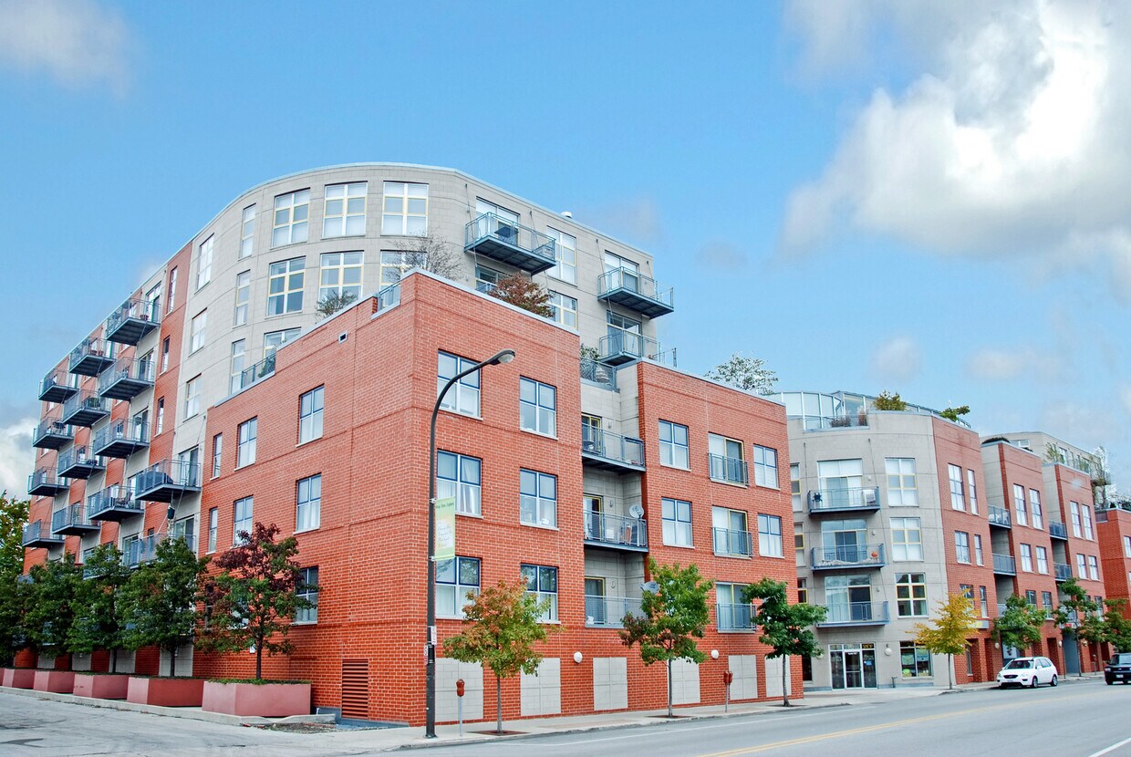 Primary Photo - 1222 Chicago Ave