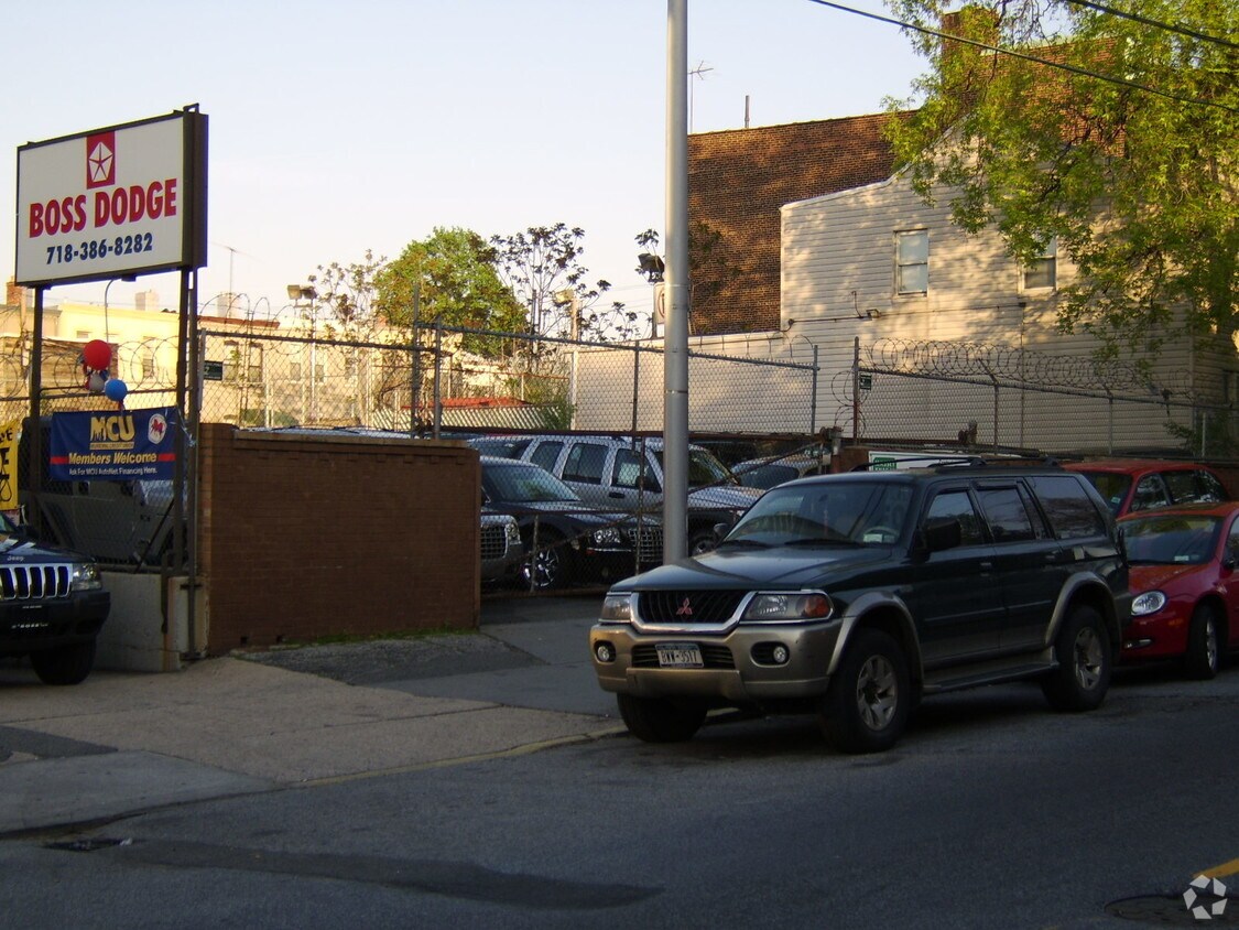 Primary Photo - 62-35 Forest Ave