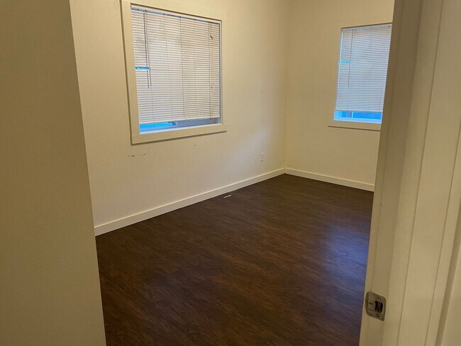 Foto del edificio - 320 S Asbury St