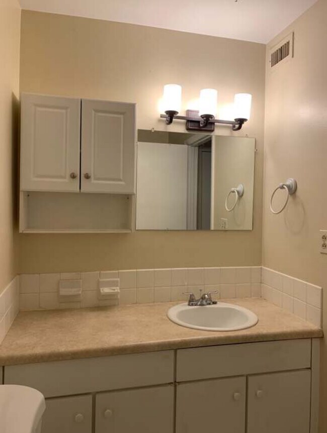 1900 Richard Jones Rd Unit A104, Nashville, TN 37215 Condo for Rent