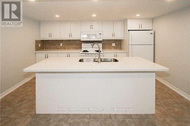 Building Photo - 1355 Poprad Ave