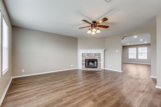 Building Photo - 4-BEDROOM HOME IN VISTAS OF WESTCREEK