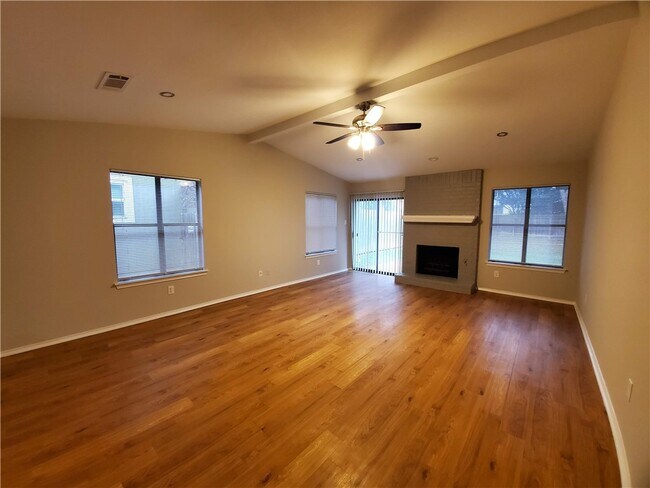 Foto del edificio - 2665 Piping Rock Trail