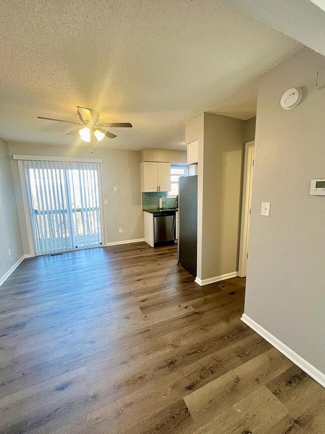 Foto del edificio - 401-407 NE Highland Ln