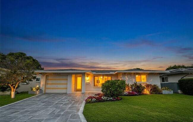 Building Photo - 4945 NW 55th Ct