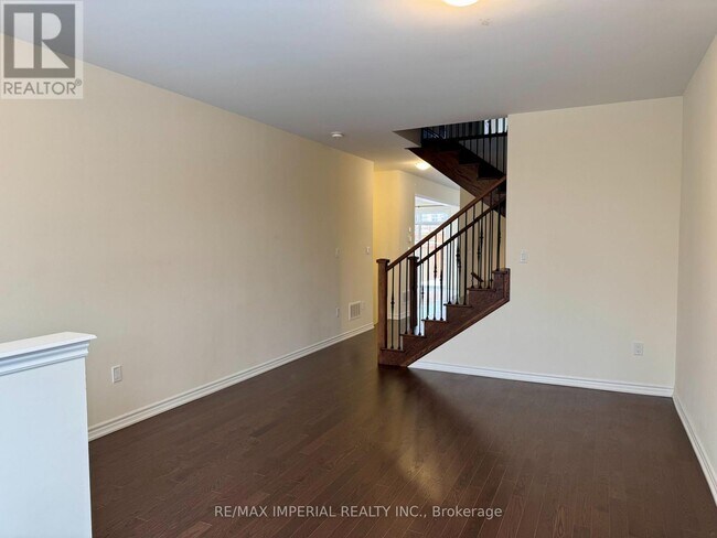 Building Photo - 23 Bowline Vis