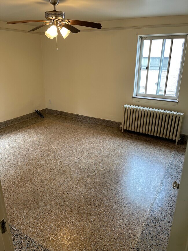 Bedroom - 728 Roselawn Ave
