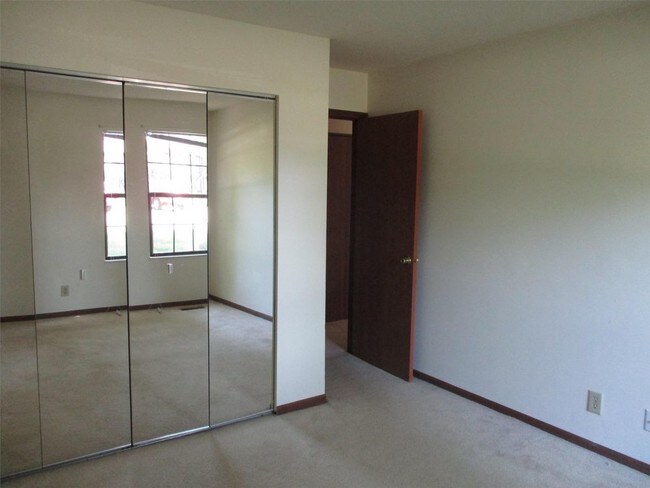 Foto del edificio - 667 Frontier Court - 1