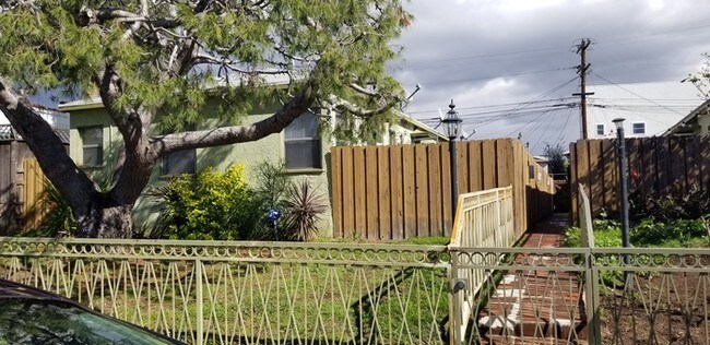Foto del edificio - Cozy Venice Beach Bungalow Apartment