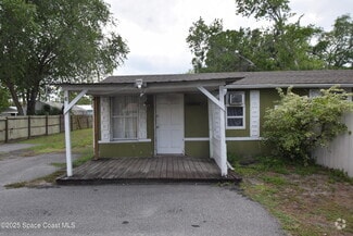 Building Photo - 329 Pine Ave