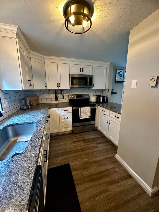 Foto del edificio - 22 Essex Grn Dr