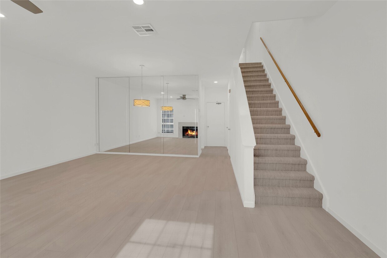 Primary Photo - 4001 Tanglewilde St