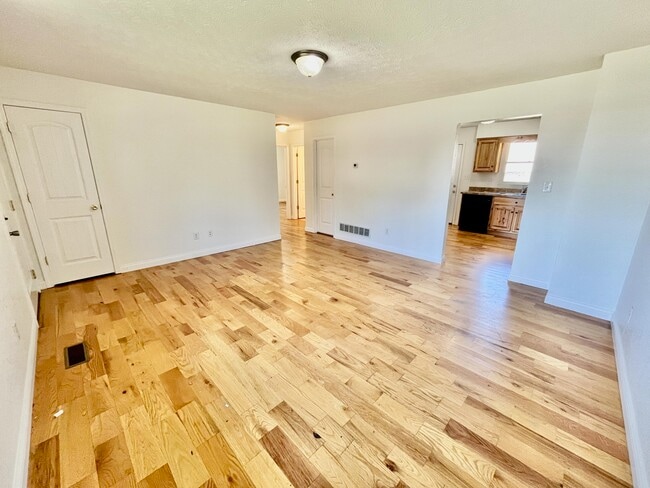 Building Photo - 115 Beecher St