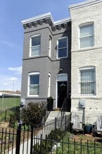 Building Photo - 1012 7th St SE