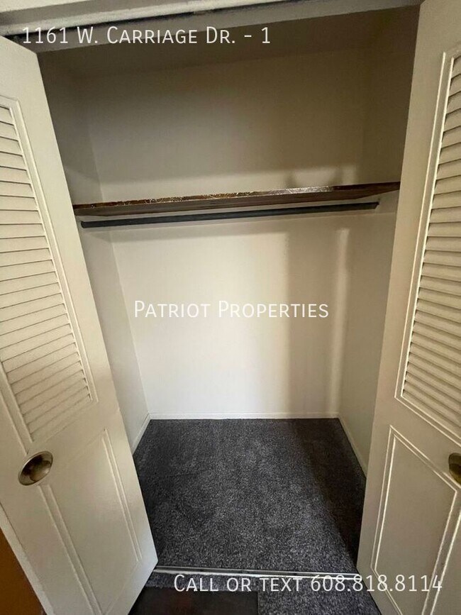 Foto del edificio - 2 bedroom/ 1 bath apartment in Whitewater, WI