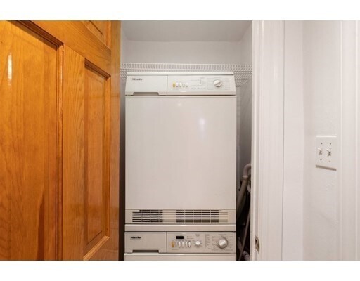 Foto del edificio - 100 Legends Way