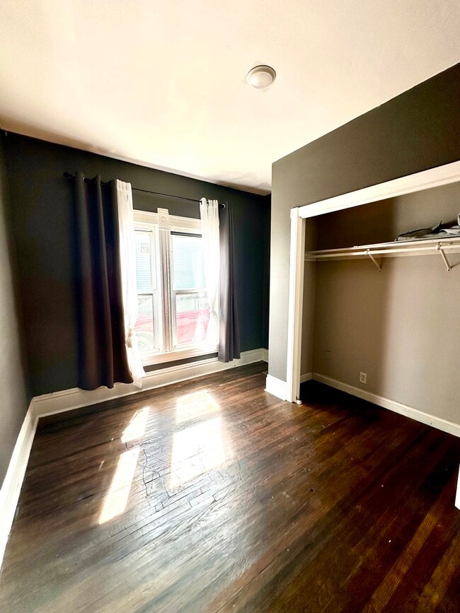 Building Photo - 1435 7th St