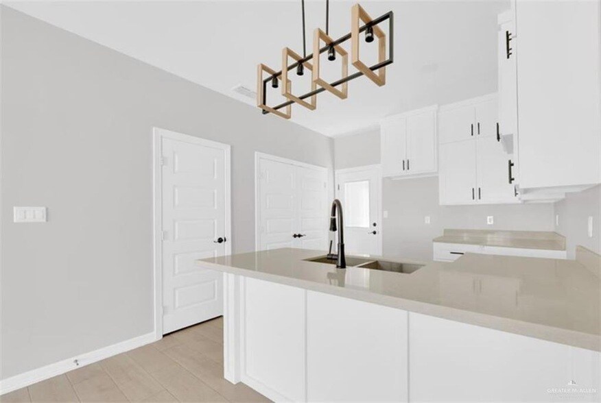 Foto del edificio - 909 W 13th St